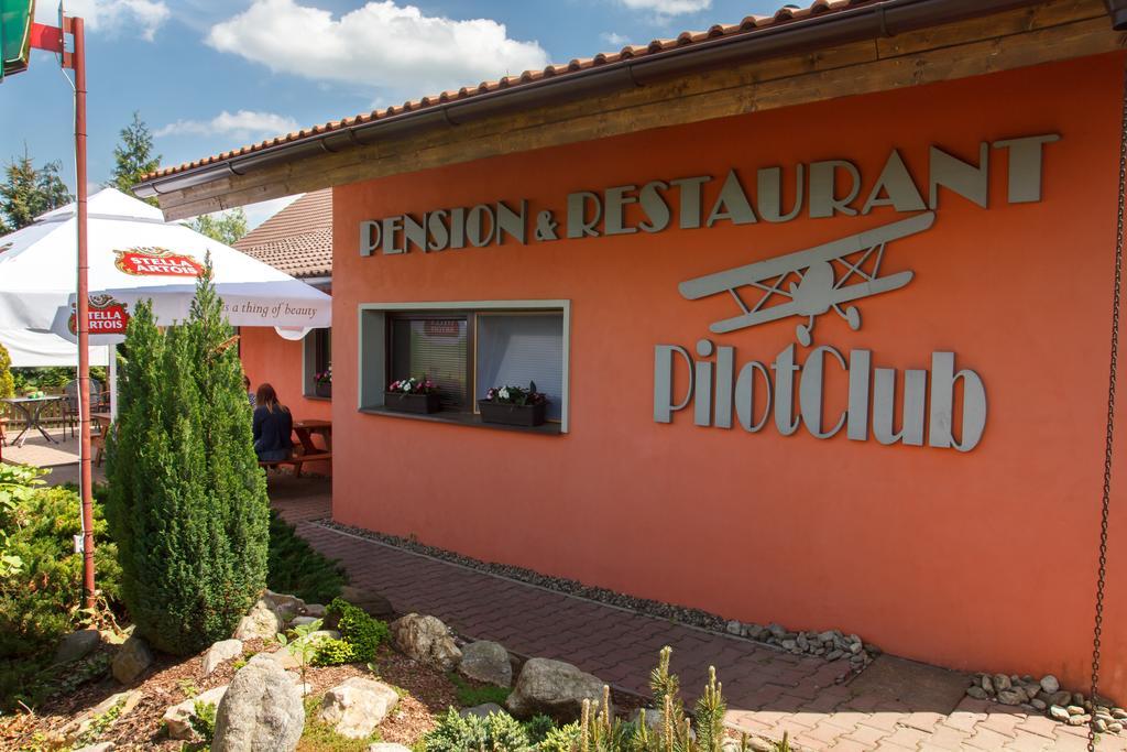 Restaurace-Penzion U Pilota Kněževes Bagian luar foto