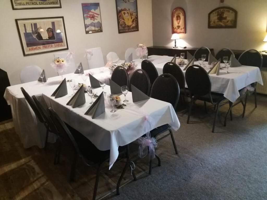 Restaurace-Penzion U Pilota Kněževes Bagian luar foto